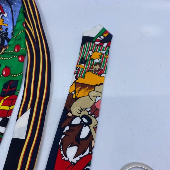 Looney Tunes Mania Christmas Tie - Picture 4 of 6